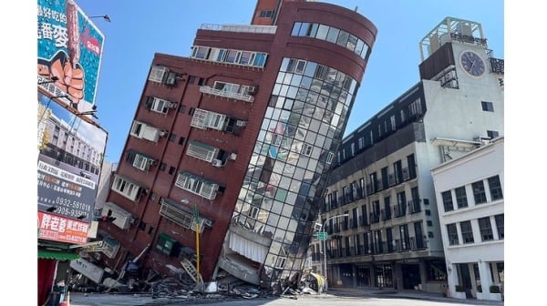 台湾发生规模7.2地震 花莲一栋大楼坍塌（图片来源：CNA / AFP）