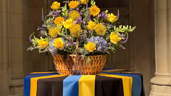 圖說3: 烏克蘭駐美大使館提供的花卉作品。 （攝影：陳雷提供）