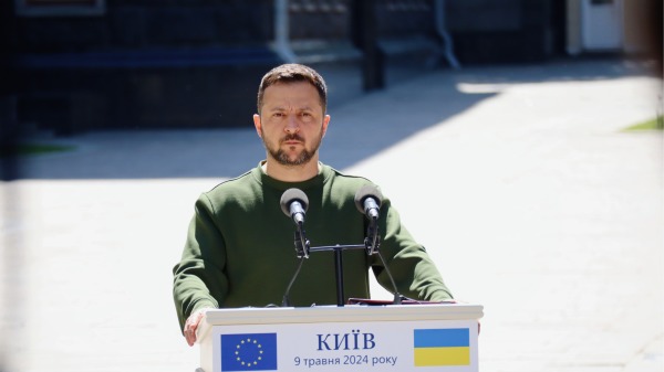 乌克兰总统泽连斯基解除多名政府高官职务。