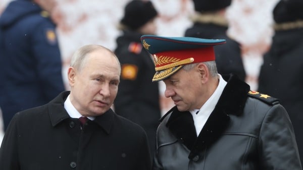 俄罗斯总统普京与长期盟友绍伊古