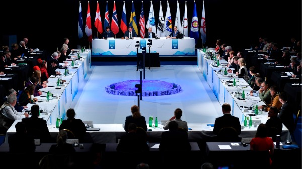 北極理事會（the Arctic Council）會議示意圖