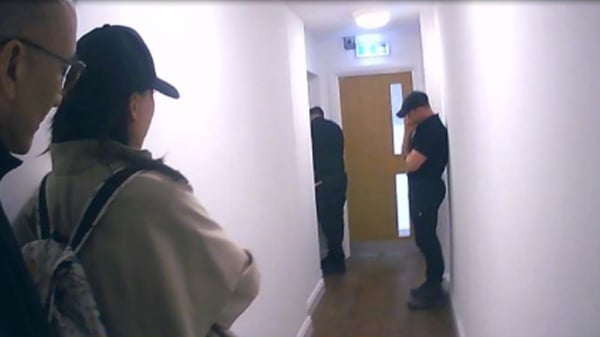 間諜試圖闖入一名香港女子位於倫敦的家中。（起訴書截圖）