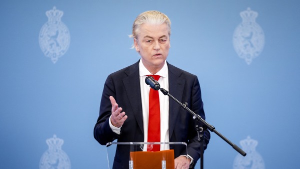 5月26日，荷兰自由党党魁威尔德斯介绍新政府组阁情况。