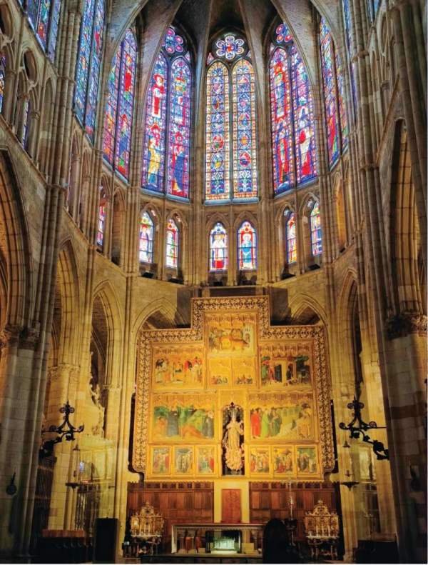 莱昂主教堂内的窗花设计，真是艺术瑰宝