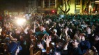 台立法院爆激烈衝突多人送醫2000民眾聚集院外抗議(圖)