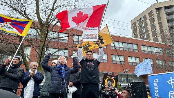 2024年3月10日，易伯陽作為中国民主党加拿大委员会成員参与西藏抗暴65周年大型集会游行。（本人提供）