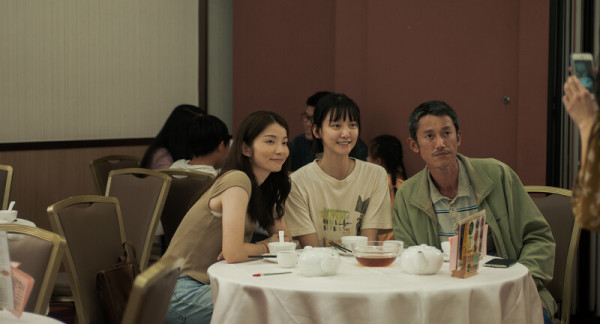 吳慷仁（右起）、袁澧林、祝紫嫣在《但願人長久》飾演父女。