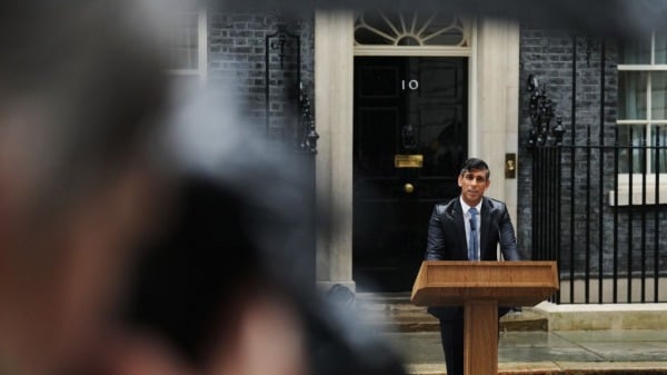 英國首相希．蘇奈克（Rishi Sunak；辛偉誠）當地時間5月22日傍晚在唐寧街首相府門外宣布，新一屆英國大選將於7月4日舉行。