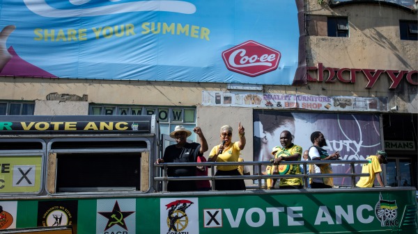 5月19日，非國大（ANC）志工在南部誇祖魯-納塔爾省伊西平戈（Isipingo,KwaZulu-Natal）進行競選活動。