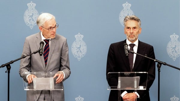 5月28日，迪克・斯霍夫（Dick Schoof，右）被提名为荷兰新首相候选人后出席海牙新闻发布会。