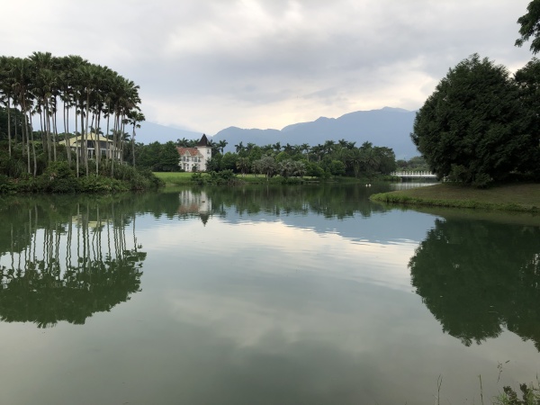 花蓮雲山水