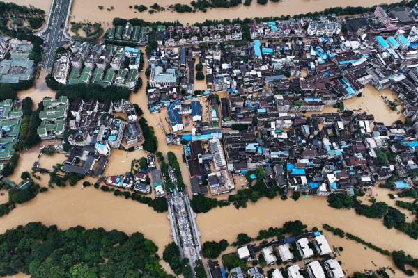 2024年6月20日中国西南部广西省桂林市暴风雨过后被洪水淹没的地区。