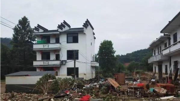 中國安徽洪災 孝子「舉母上屋頂」 自己被洪水沖走罹難 