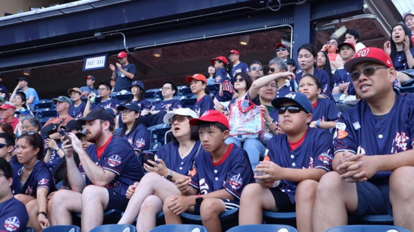 美國職棒大聯盟華盛頓國民隊6月15日試辦「台灣日」活動，約5、600名台僑、台美人，穿著藍底、寫有「台灣DC」、背號08的球衣湧入支持。