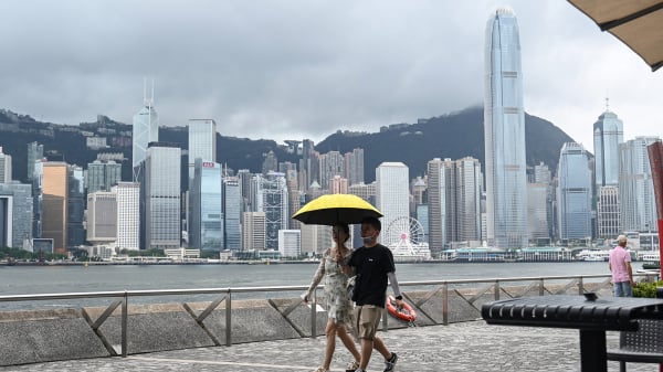 香港政府統計處2日發表最新的零售業銷貨額數字，2024年5月的零售額較2023年同月下跌11.5%。（Getty Images）