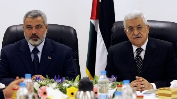 哈马斯领导人伊斯梅尔・哈尼亚和巴勒斯坦权力机构主席马哈茂德・阿巴斯