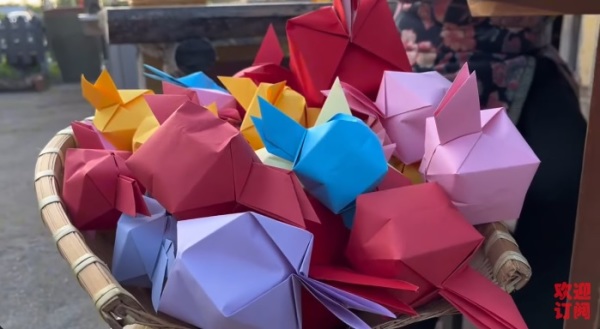 东北端午节的习俗：折纸葫芦。