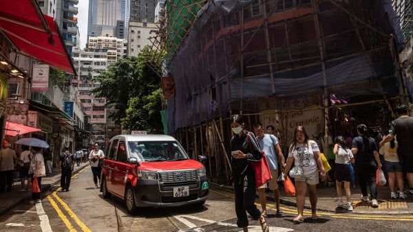 根据香港乐施会betway体育手机网
报告指出，香港贫富差距再度出现惊人数据，差额高达82倍