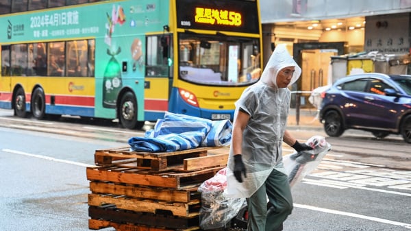 香港街頭的送貨工人。