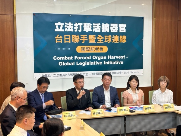 台湾医师全联会、律师全联会的代表也出席相挺，期待新国会，尽快完成反活摘立法。