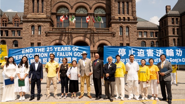 2024年7月20日，加拿大六个城市的约千名法轮功学员在安省省府大楼前举行集会，以纪念720反迫害25周年。（看中国Evan摄）